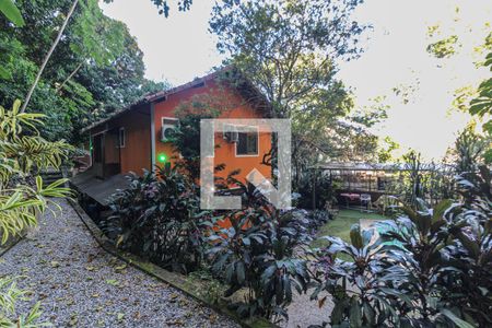 Casa de condomínio à venda com 650m², 3 quartos e 3 vagas Casa de condomínio à venda com 650m², 3 quartos e 3 vagasÁrea externa