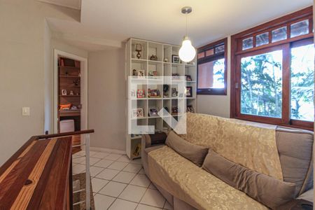 Casa de condomínio à venda com 650m², 3 quartos e 3 vagas Casa de condomínio à venda com 650m², 3 quartos e 3 vagasHall Íntimo