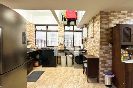 Apartamento à venda com 170m², 5 quartos e 1 vaga Apartamento à venda com 170m², 5 quartos e 1 vagaCozinha e Área de Serviço