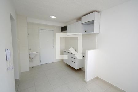 Sala/Cozinha de apartamento para alugar com 2 quartos, 33m² em Jardim Itacolomi, São Paulo