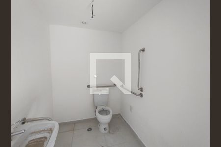 Banheiro  de casa para alugar com 0 quarto, 70m² em Jardim das Acácias, São Paulo