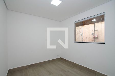 Quarto de casa para alugar com 1 quarto, 30m² em Jardim Santa Helena, Guarulhos