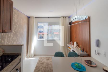 Sala/Cozinha/Área de serviço conjugados de apartamento para alugar com 2 quartos, 32m² em Jardim Itacolomi, São Paulo
