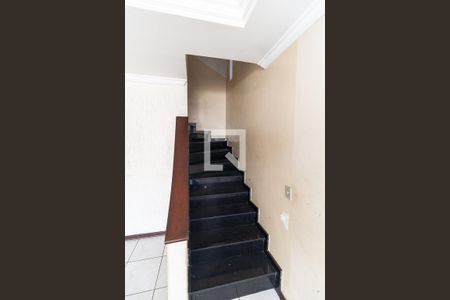 Escada de casa à venda com 4 quartos, 125m² em Jardim Santa Emília, São Paulo