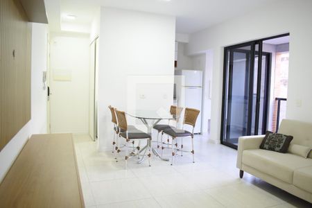 Sala de apartamento para alugar com 1 quarto, 48m² em Água Verde, Curitiba
