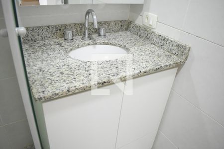 Banheiro de apartamento para alugar com 1 quarto, 48m² em Água Verde, Curitiba