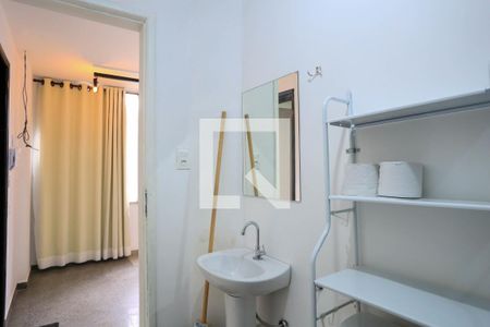 Banheiro de kitnet/studio para alugar com 1 quarto, 32m² em Funcionários, Belo Horizonte