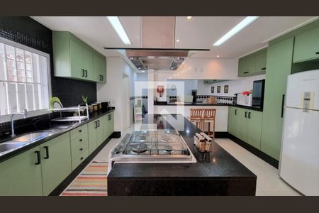 Cozinha de casa à venda com 4 quartos, 340m² em Vila Suzana, São Paulo