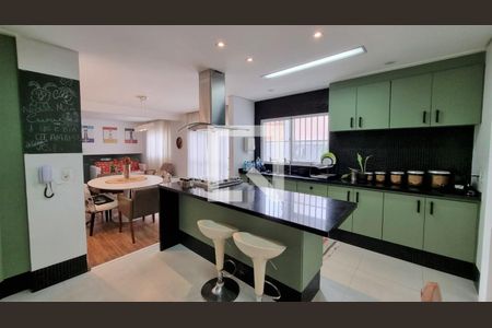 Cozinha de casa à venda com 4 quartos, 340m² em Vila Suzana, São Paulo