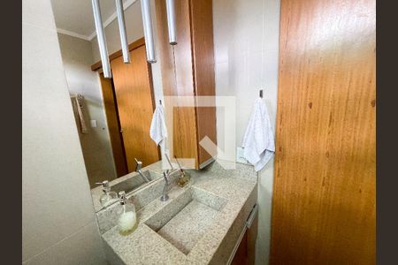 Banheiro de apartamento à venda com 3 quartos, 74m² em Novo Eldorado, Contagem