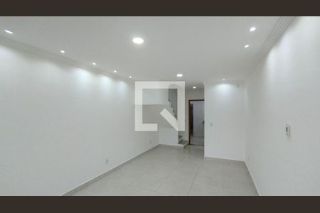 Casa de condomínio para alugar com 200m², 4 quartos e 2 vagassala