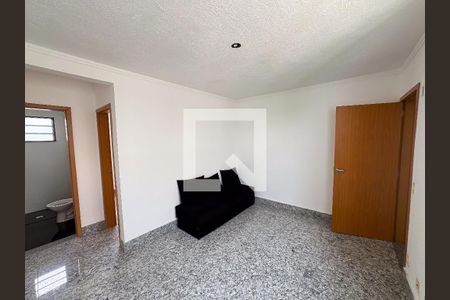 Sala de apartamento para alugar com 2 quartos, 45m² em Califórnia, Contagem