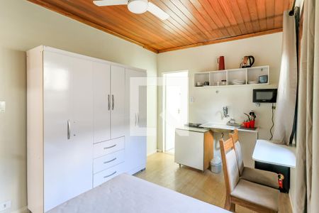 Quarto/Cozinha de casa para alugar com 1 quarto, 35m² em Jardim Aeroporto, São Paulo