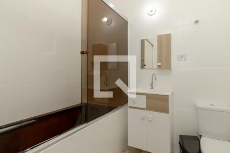 Banheiro de casa para alugar com 1 quarto, 35m² em Jardim Aeroporto, São Paulo