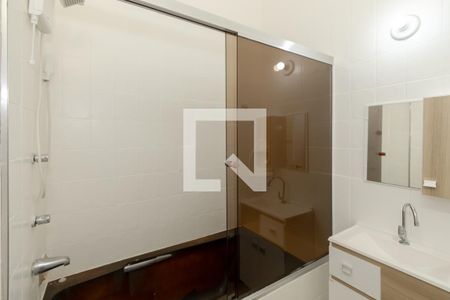 Banheiro de casa para alugar com 1 quarto, 35m² em Jardim Aeroporto, São Paulo