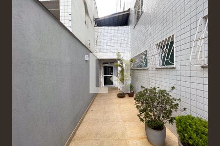 Hall de entrada de apartamento para alugar com 3 quartos, 80m² em Santa Cruz Industrial, Contagem