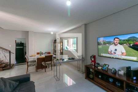 Sala de casa para alugar com 3 quartos, 300m² em Santa Tereza, Belo Horizonte