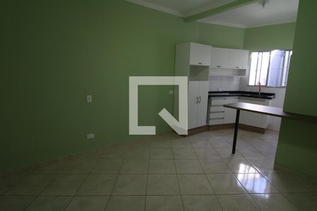 Sala / Cozinha de apartamento para alugar com 1 quarto, 38m² em Vila Paiva, São Paulo