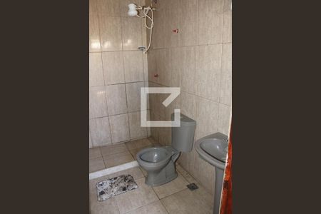Banheiro de casa para alugar com 2 quartos, 46m² em Vila Marpiza, Nova Iguaçu