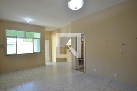 Sala de casa à venda com 5 quartos, 210m² em Vila Kosmos, Rio de Janeiro