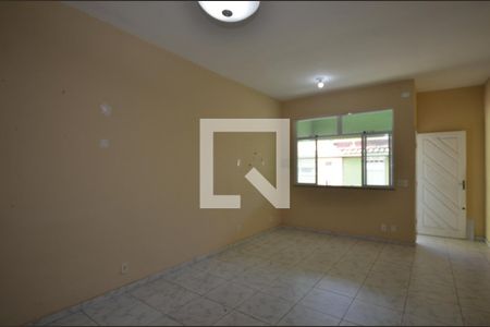 Sala de casa à venda com 5 quartos, 210m² em Vila Kosmos, Rio de Janeiro