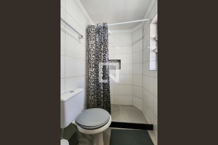 Banheiro de kitnet/studio para alugar com 1 quarto, 40m² em Campanário, Taboão da Serra