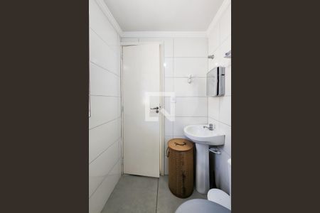 Banheiro de kitnet/studio para alugar com 1 quarto, 40m² em Campanário, Taboão da Serra