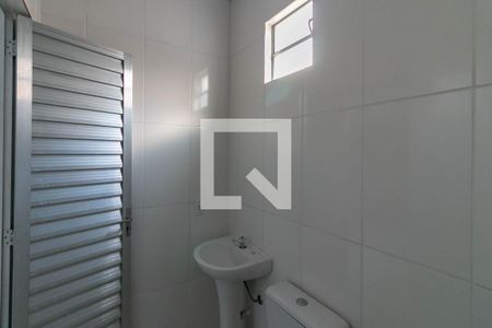Banheiro  de kitnet/studio para alugar com 1 quarto, 38m² em Alto Caiçaras, Belo Horizonte