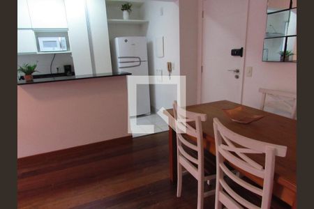 Sala/Cozinha de apartamento para alugar com 2 quartos, 61m² em Jardim Leonor, São Paulo
