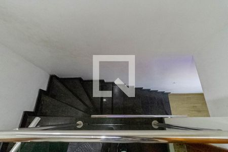 Escada de casa à venda com 2 quartos, 105m² em Nacional, Contagem