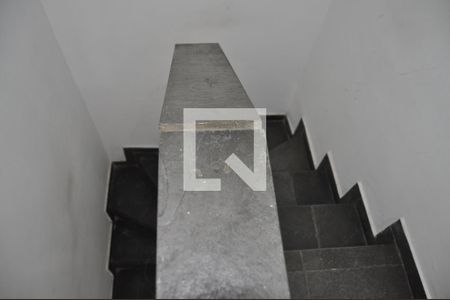 Escada de apartamento para alugar com 2 quartos, 61m² em Del Castilho, Rio de Janeiro