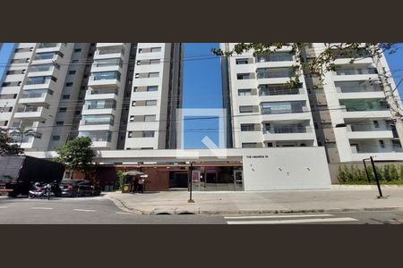Apartamento à venda com 133m², 3 quartos e 3 vagas Apartamento à venda com 133m², 3 quartos e 3 vagasFachada