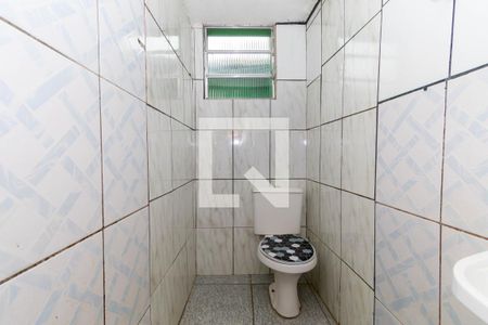 Banheiro de casa para alugar com 1 quarto, 50m² em Parque Santa Madalena, São Paulo