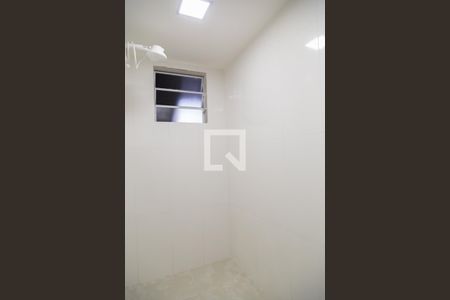 Banheiro de apartamento para alugar com 1 quarto, 28m² em Cidade Domitila, São Paulo