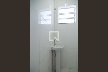 Banheiro de casa para alugar com 1 quarto, 46m² em Cidade Domitila, São Paulo
