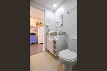 Banheiro de kitnet/studio para alugar com 1 quarto, 33m² em Sumarezinho, São Paulo