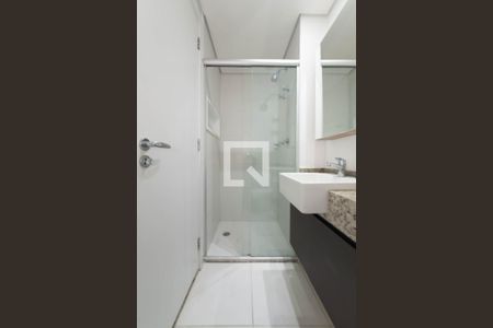 Banheiro de kitnet/studio para alugar com 1 quarto, 22m² em Jardim das Acácias, São Paulo