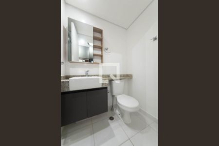 Banheiro de kitnet/studio para alugar com 1 quarto, 22m² em Jardim das Acácias, São Paulo