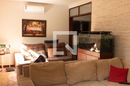 Sala de casa para alugar com 3 quartos, 329m² em Grajaú, Rio de Janeiro