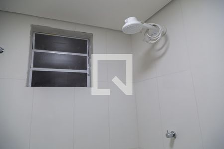 Banheiro - Chuveiro de casa para alugar com 1 quarto, 40m² em Cidade Domitila, São Paulo