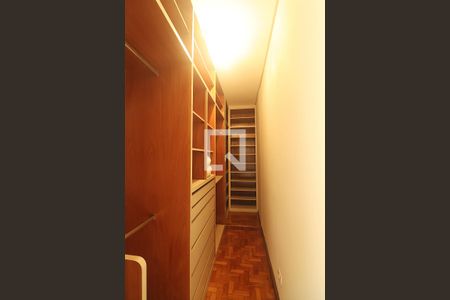 Suíte - Closet do Quarto 1 de casa para alugar com 4 quartos, 393m² em Vila Camilópolis, Santo André