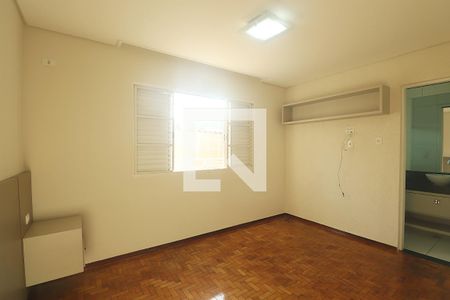 Suíte - Quarto 1 de casa para alugar com 4 quartos, 393m² em Vila Camilópolis, Santo André