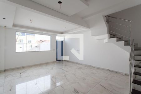Sala de casa para alugar com 3 quartos, 105m² em Sinimbu, Belo Horizonte