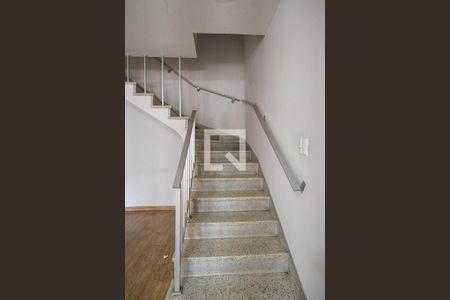 Escada de casa à venda com 3 quartos, 170m² em Vila Nair, São Paulo