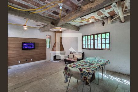 Sala de casa de condomínio para alugar com 2 quartos, 1000m² em Vargem Grande, Rio de Janeiro