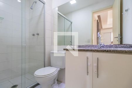 Banheiro Social de apartamento à venda com 2 quartos, 72m² em Jardim Tupanci, Barueri