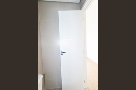 Banheiro Social de kitnet/studio para alugar com 1 quarto, 20m² em Alto da Glória, Curitiba