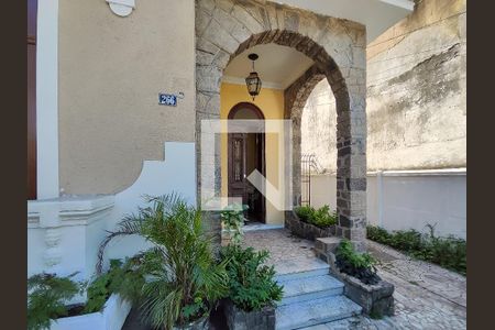 Casa à venda com 257m², 4 quartos e 4 vagas Casa à venda com 257m², 4 quartos e 4 vagasFachada