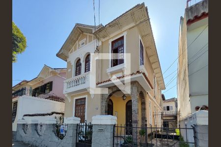 Casa à venda com 257m², 4 quartos e 4 vagas Casa à venda com 257m², 4 quartos e 4 vagasFachada