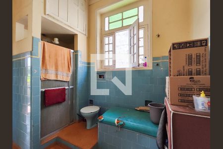 Casa à venda com 257m², 4 quartos e 4 vagas Casa à venda com 257m², 4 quartos e 4 vagasBanheiro Corredor 2